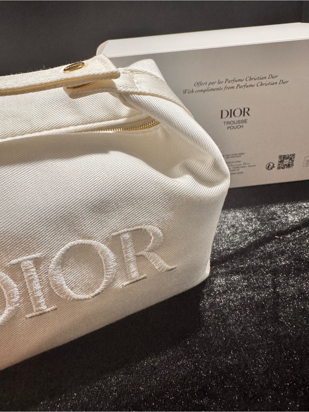 Dior GWP White Embroidered Logo Canvas Cosmetic Pouch - Picture 3 of 9